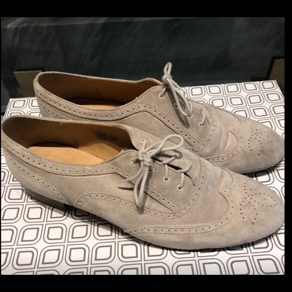 11 JCrew Suede Bucks lace up loafers in a pewter light grey tan color. Class act